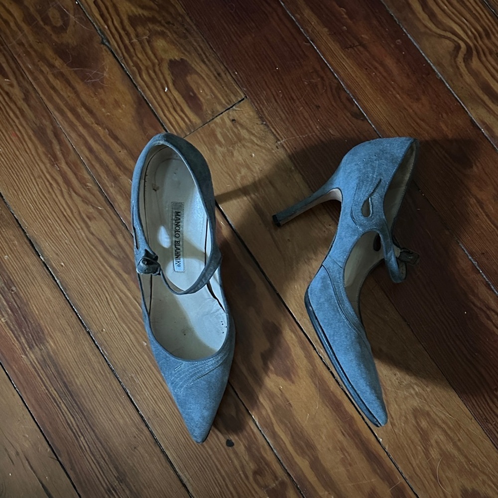 Sz 38 Manolo Blahnik Gray Suede Heels - Picture 2 of 7